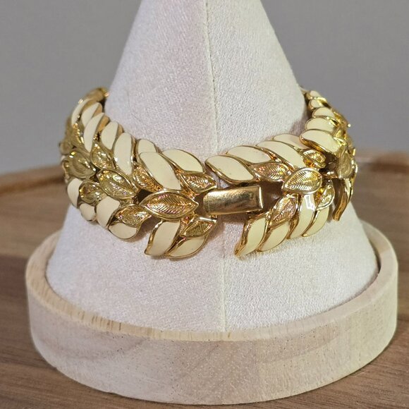 Vintage Trifari Gold Tone with Cream Enamel Bracelet - Picture 2 of 3